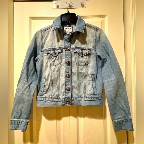 Forever 21 Jean Jacket Women Sz M Pocket Denim Button Up Long Sleeve Light Wash - Picture 1 of 13